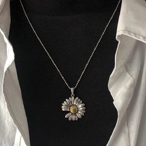 *NEW 925 Sterling Silver Retro Daisy Necklace